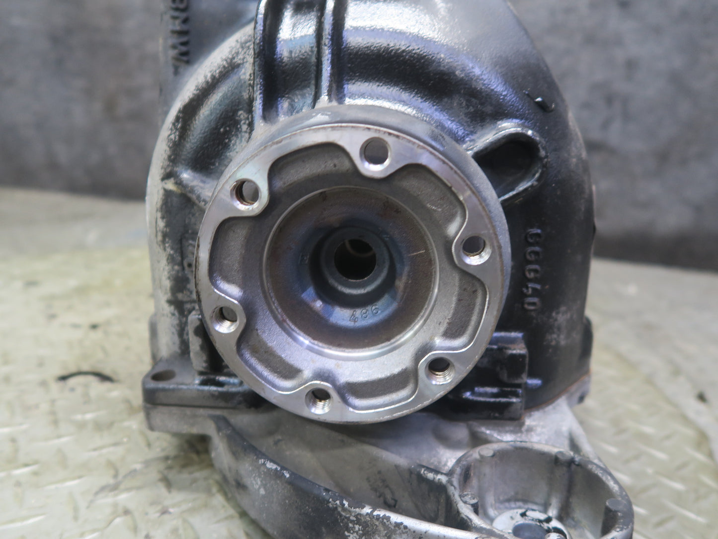 97-03 BMW E39 540i M62 M/T Rear Differential Carrier 2.81 Ratio 1428520 OEM