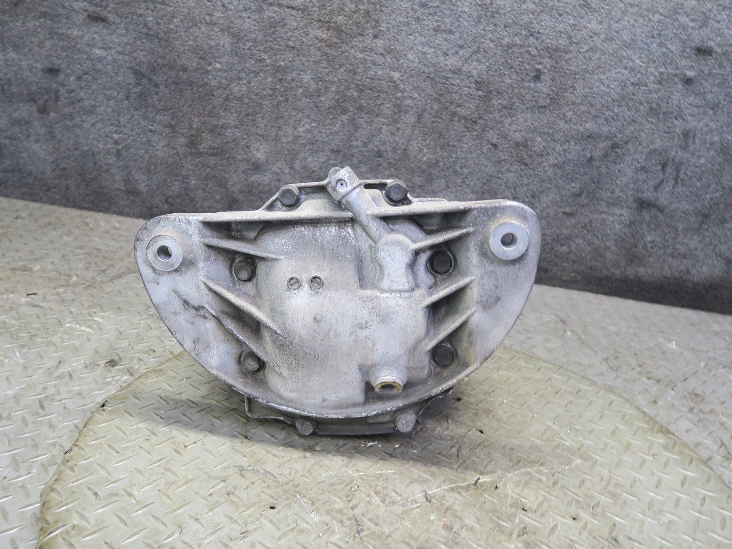 97-03 BMW E39 540i M62 M/T Rear Differential Carrier 2.81 Ratio 1428520 OEM