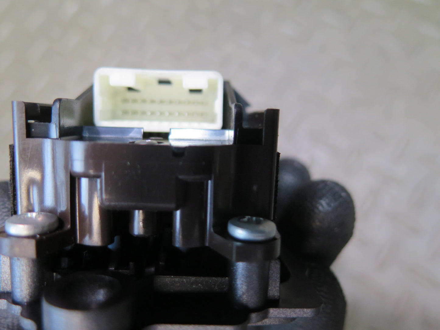 08-12 Lexus UVF46L LS600h Front Left Door Master Power Winow Switch OEM
