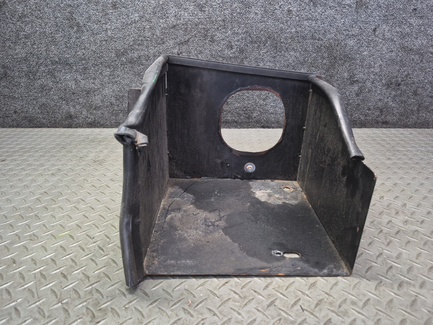 2003-2007 Hummer H2 Cold Air Intake Filter Housing