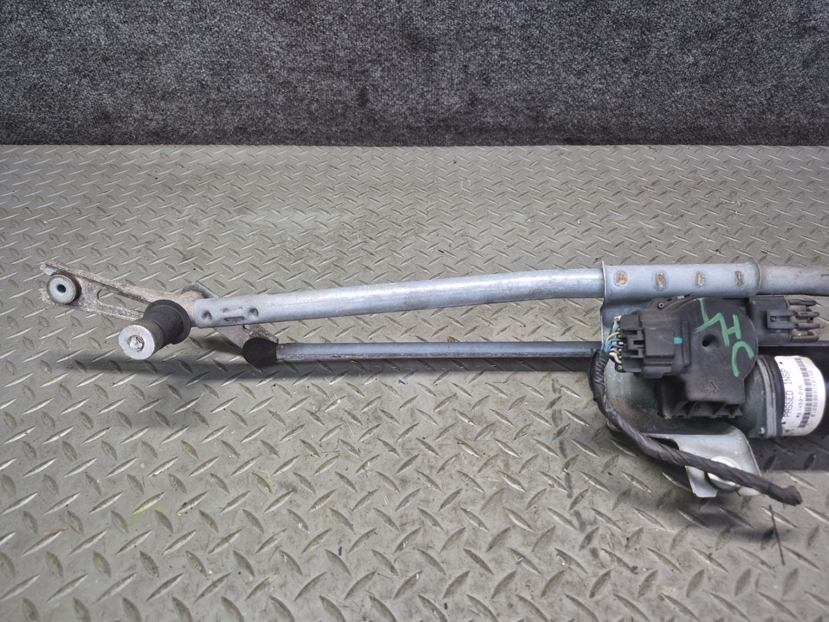 2003-2007 Hummer H2 Front Windshield Wiper Transmission Linkage W/ Motor