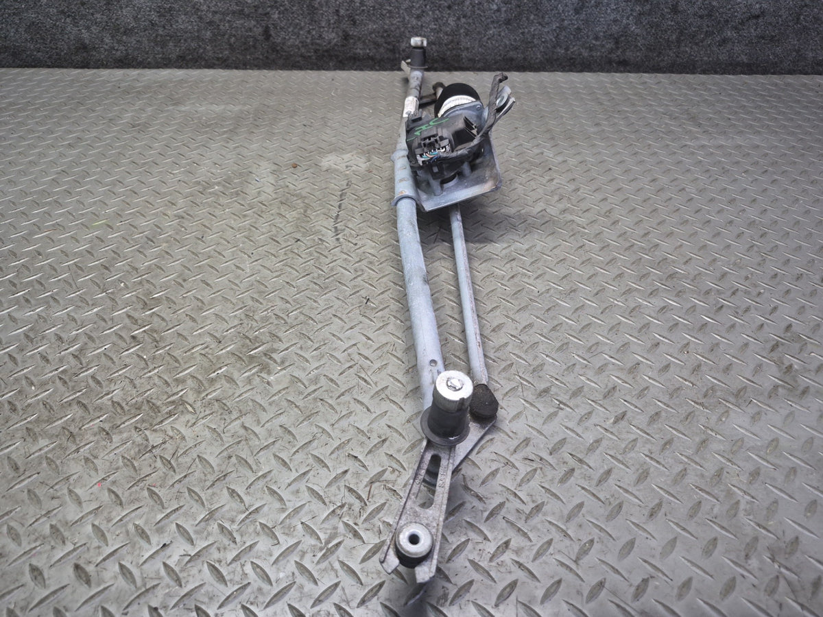 2003-2007 Hummer H2 Front Windshield Wiper Transmission Linkage W/ Motor