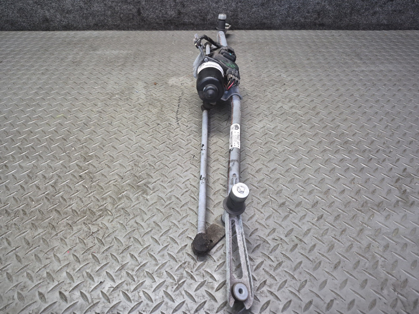 2003-2007 Hummer H2 Front Windshield Wiper Transmission Linkage W/ Motor