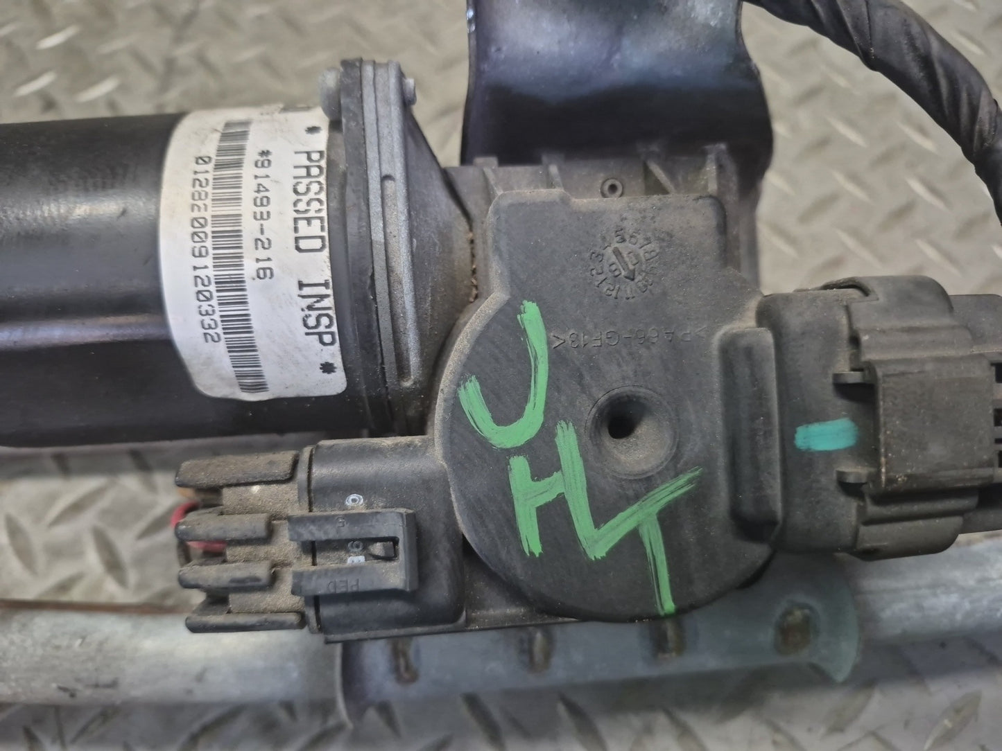2003-2007 Hummer H2 Front Windshield Wiper Transmission Linkage W/ Motor