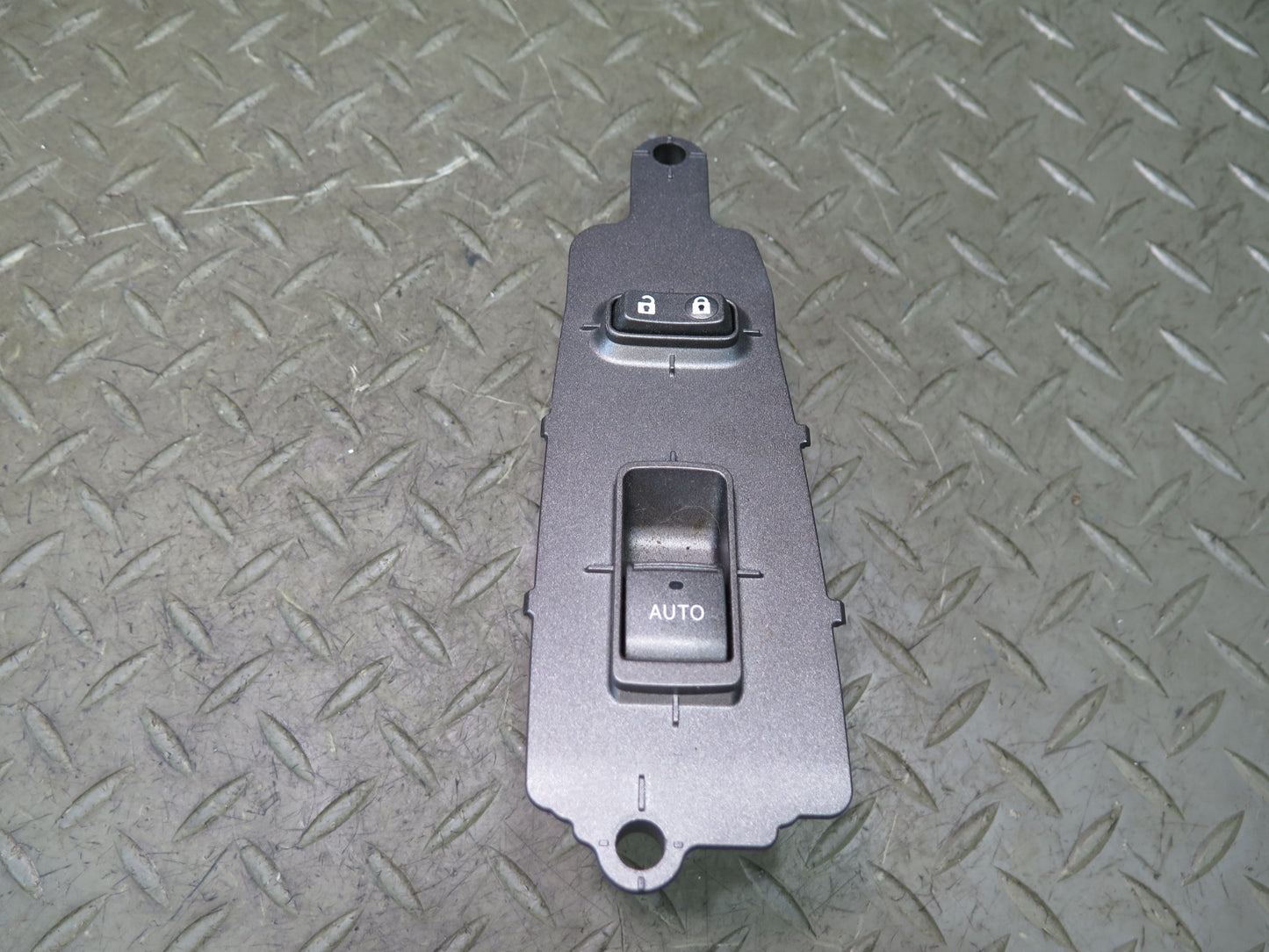 08-12 Lexus UVF46L LS600h Front Right Door Power Winow Switch 74233-50050 OEM
