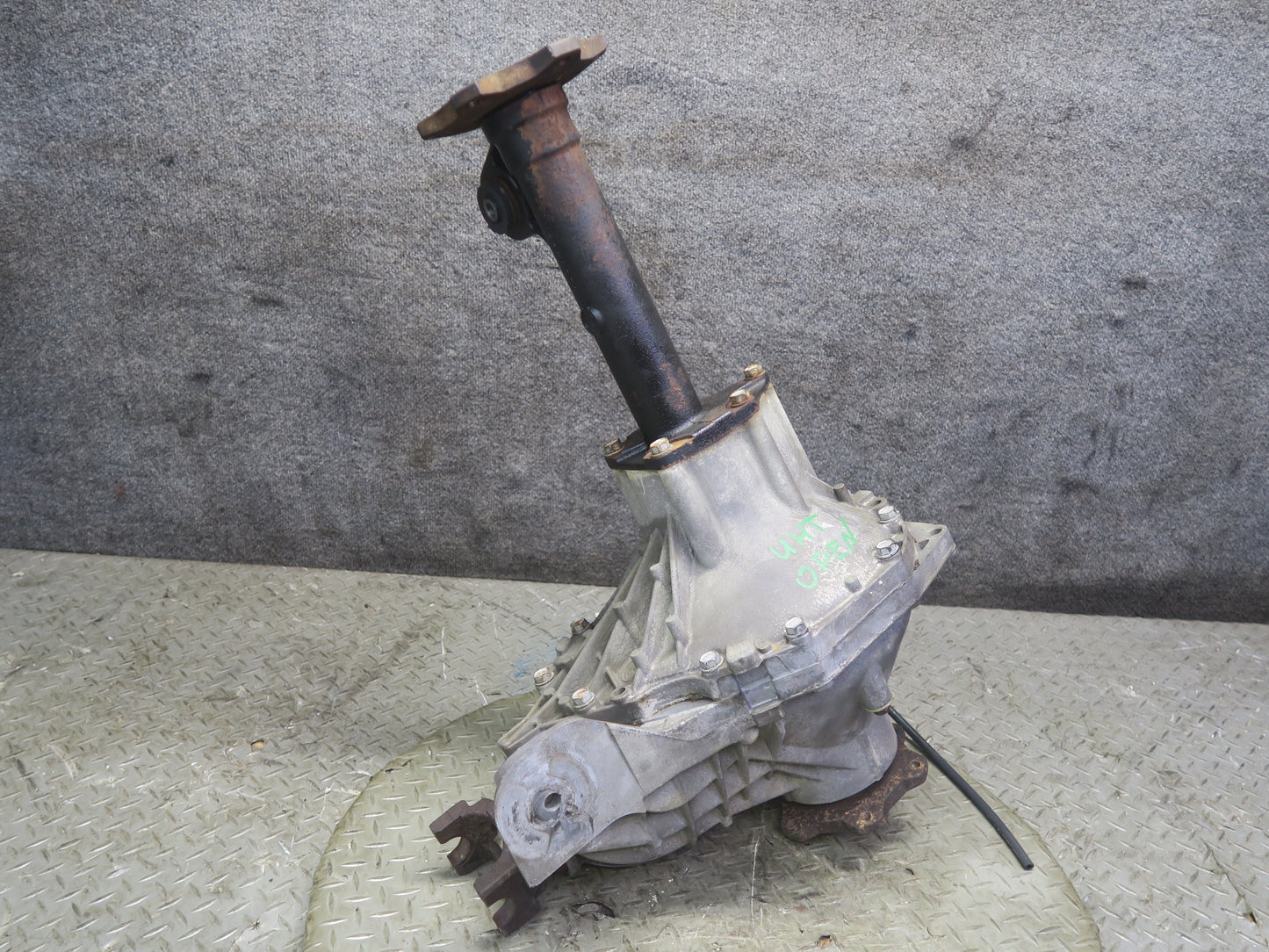 2003-2007 Hummer H2 4WD 4x4 Front Differential Carrier 4.10 Ratio