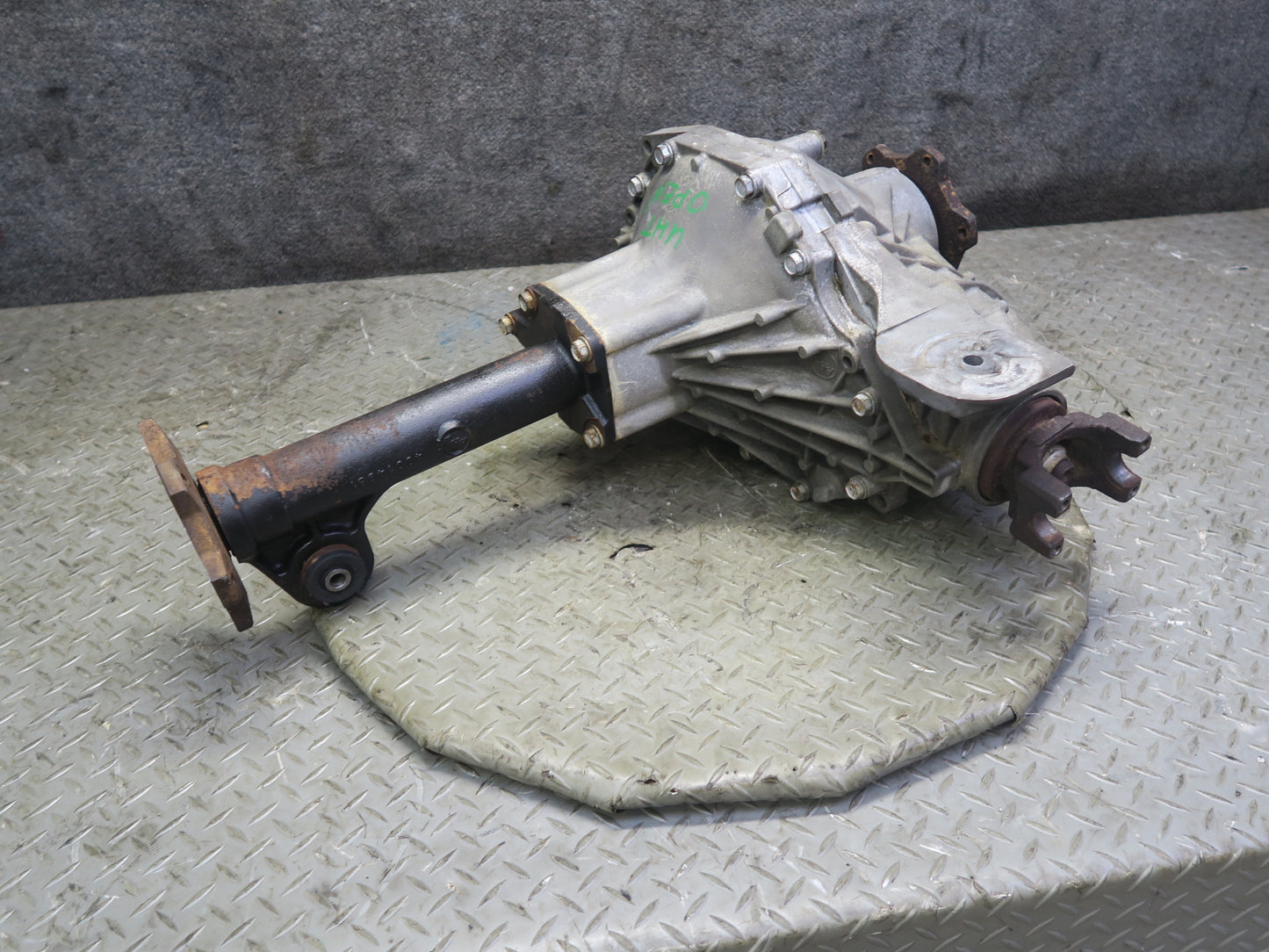 2003-2007 Hummer H2 4WD 4x4 Front Differential Carrier 4.10 Ratio
