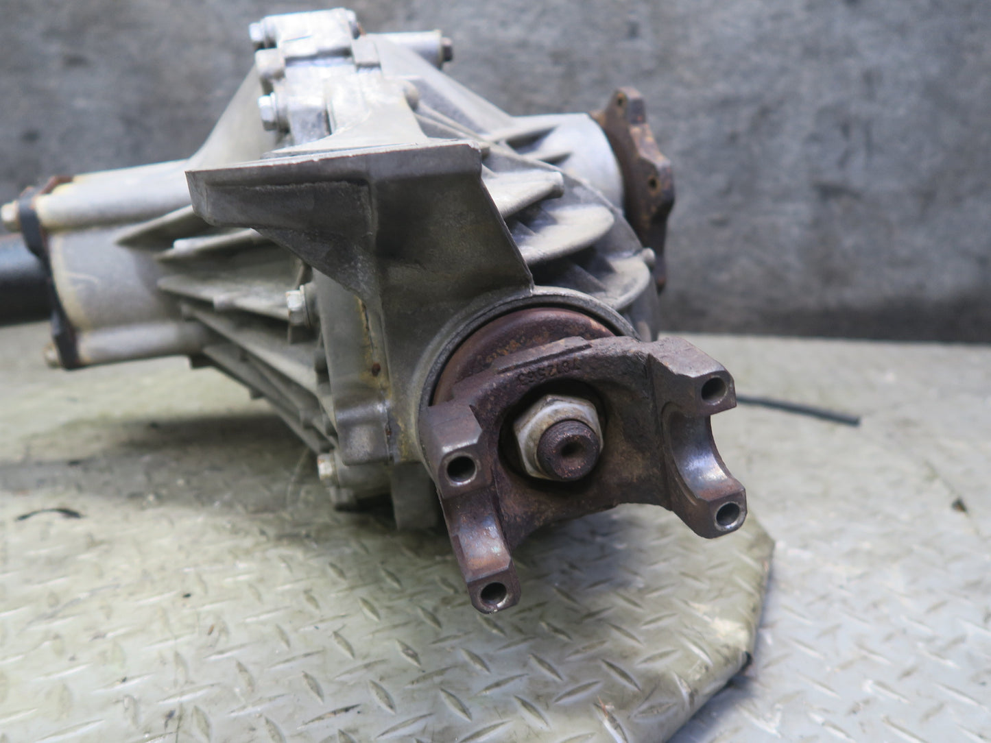 2003-2007 Hummer H2 4WD 4x4 Front Differential Carrier 4.10 Ratio