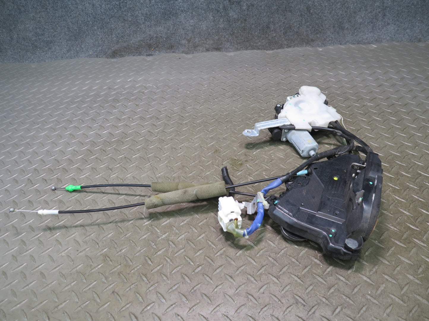10-16 Lexus UVF46L LS600h Front Right Door Lock Latch Actuator w Soft Close OEM