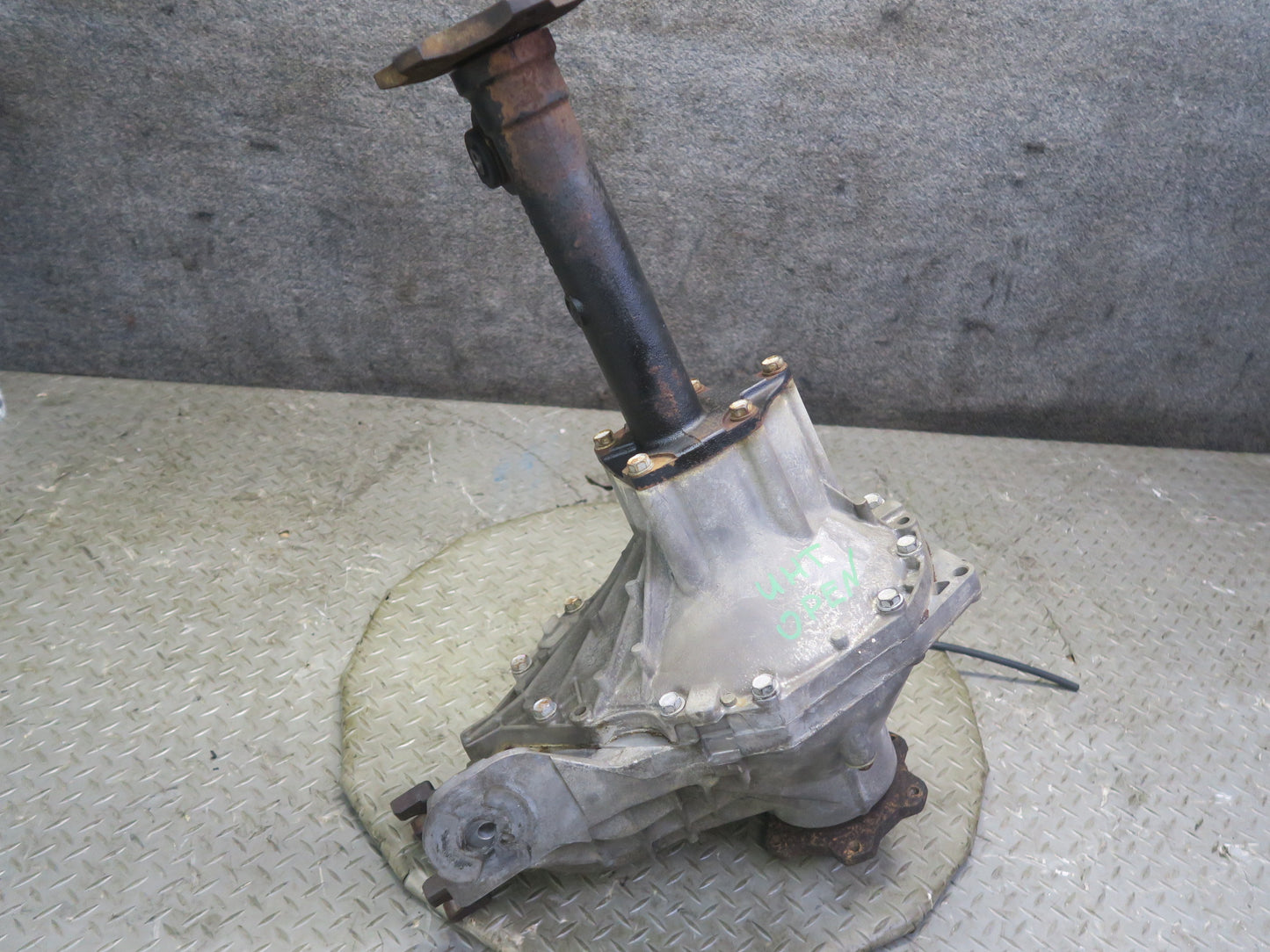 2003-2007 Hummer H2 4WD 4x4 Front Differential Carrier 4.10 Ratio