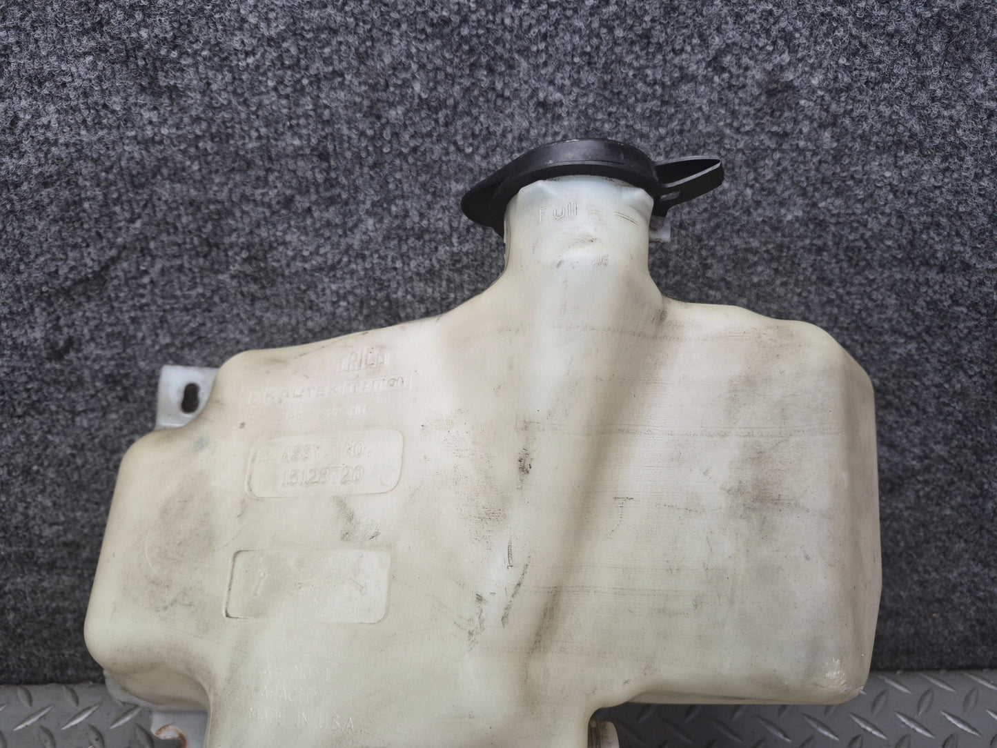 2003-2007 Hummer H2 Windshield Wiper Washer Fluid Reservoir Tank W/ Pump