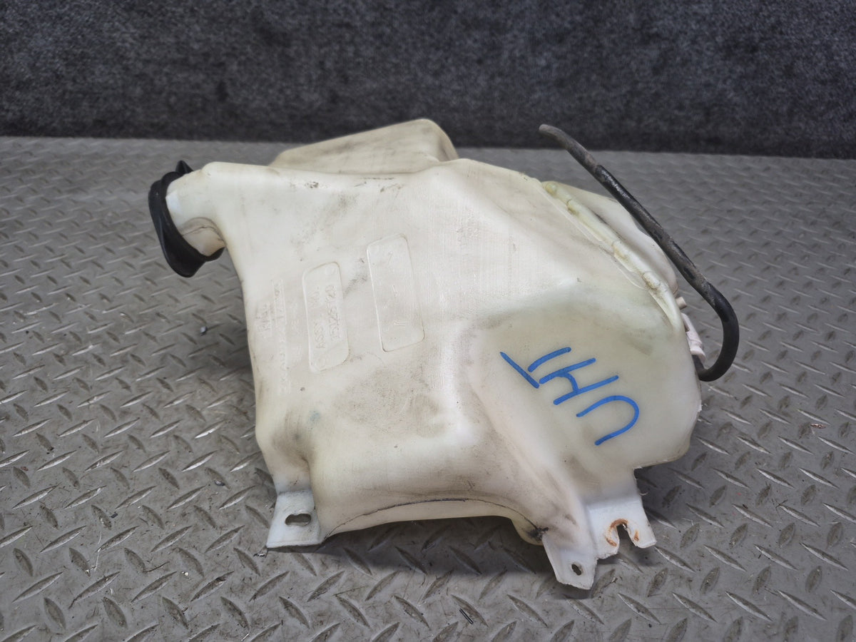 2003-2007 Hummer H2 Windshield Wiper Washer Fluid Reservoir Tank W/ Pump