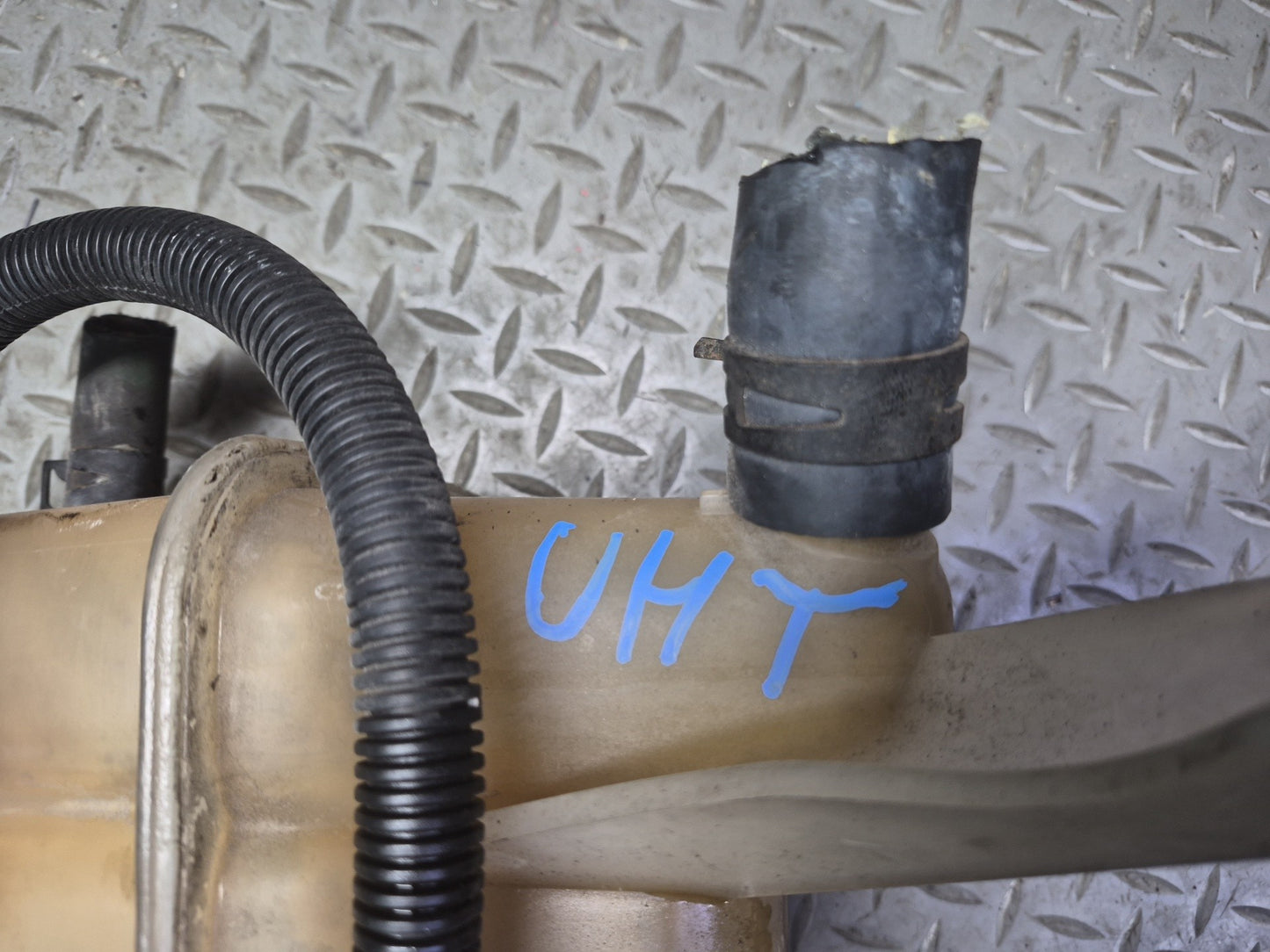 2003-2007 Hummer H2 Engine Coolant Expansion Overflow Reservoir Tank