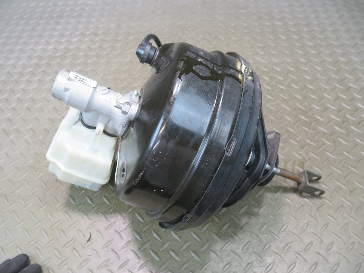 2011-2016 BMW F10 M5 Brake Master Cylinder Booster Fluid Reservoir Tank