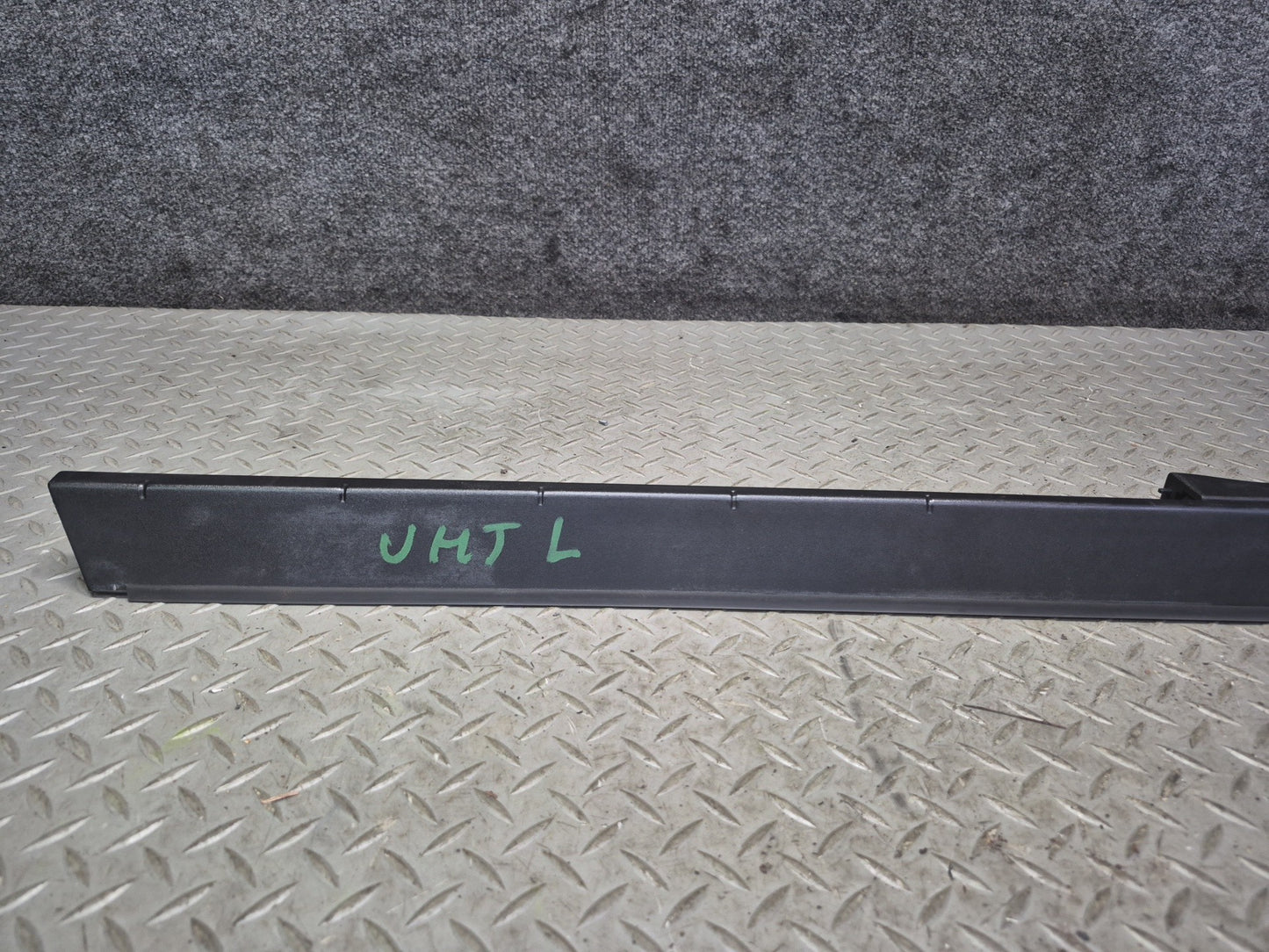 2003-2009 Hummer H2 Rear Left Driver Side Roof Rack Rail Cover Molding