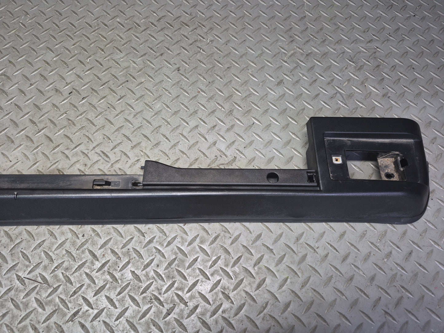 2003-2009 Hummer H2 Rear Left Driver Side Roof Rack Rail Cover Molding