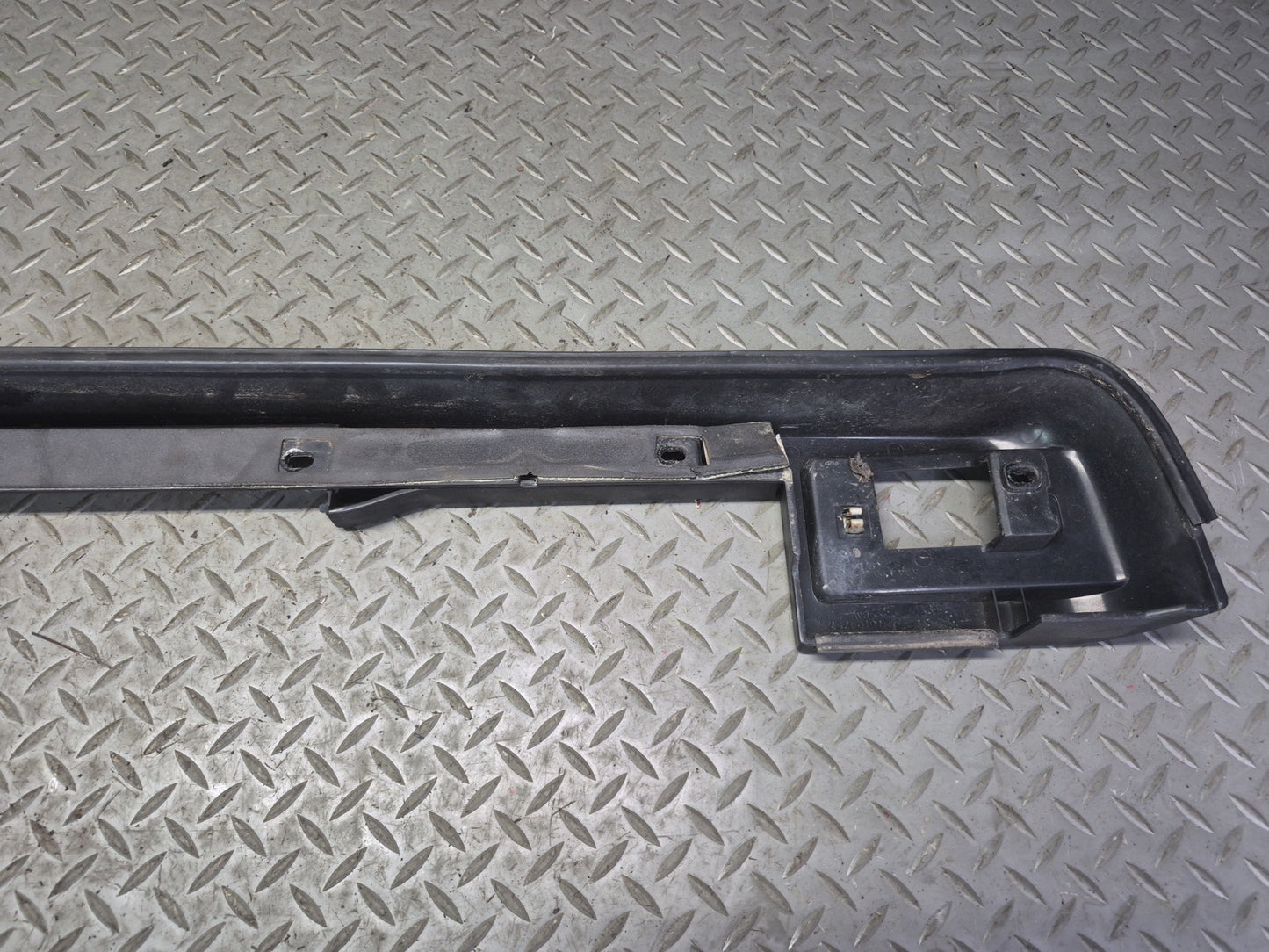 2003-2009 Hummer H2 Rear Left Driver Side Roof Rack Rail Cover Molding