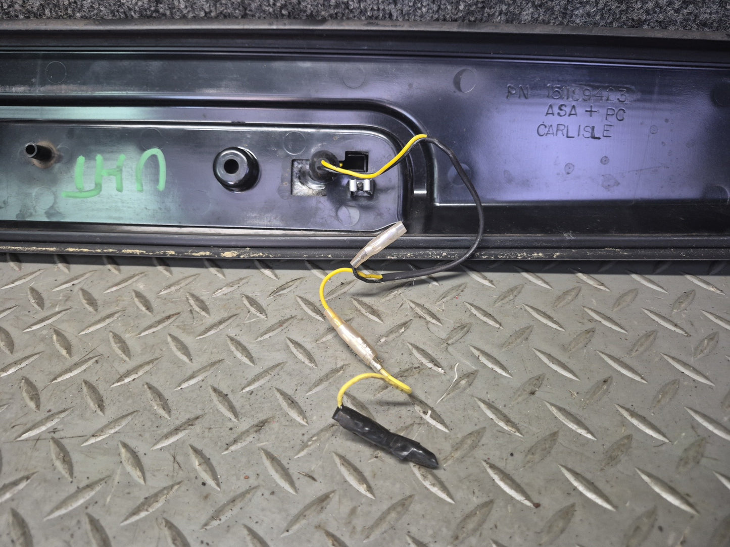 2003-2009 Hummer H2 Rear Trunk Tailgate Liftgate Upper Spoiler 15189423