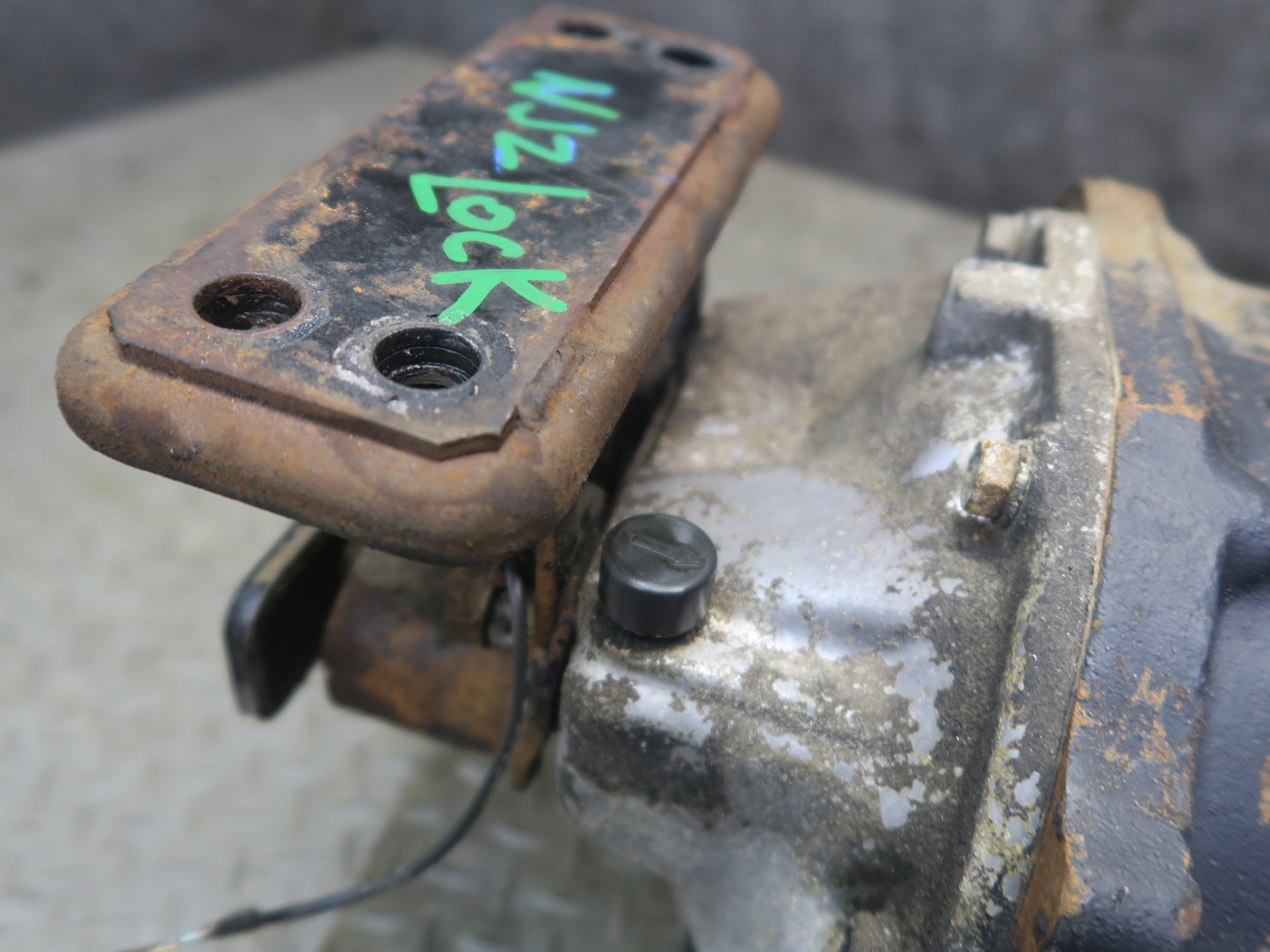 87-89 Nissan Z31 300ZX Turbo Rear Axle Differential Carrier 3.7 Ratio LSD OEM