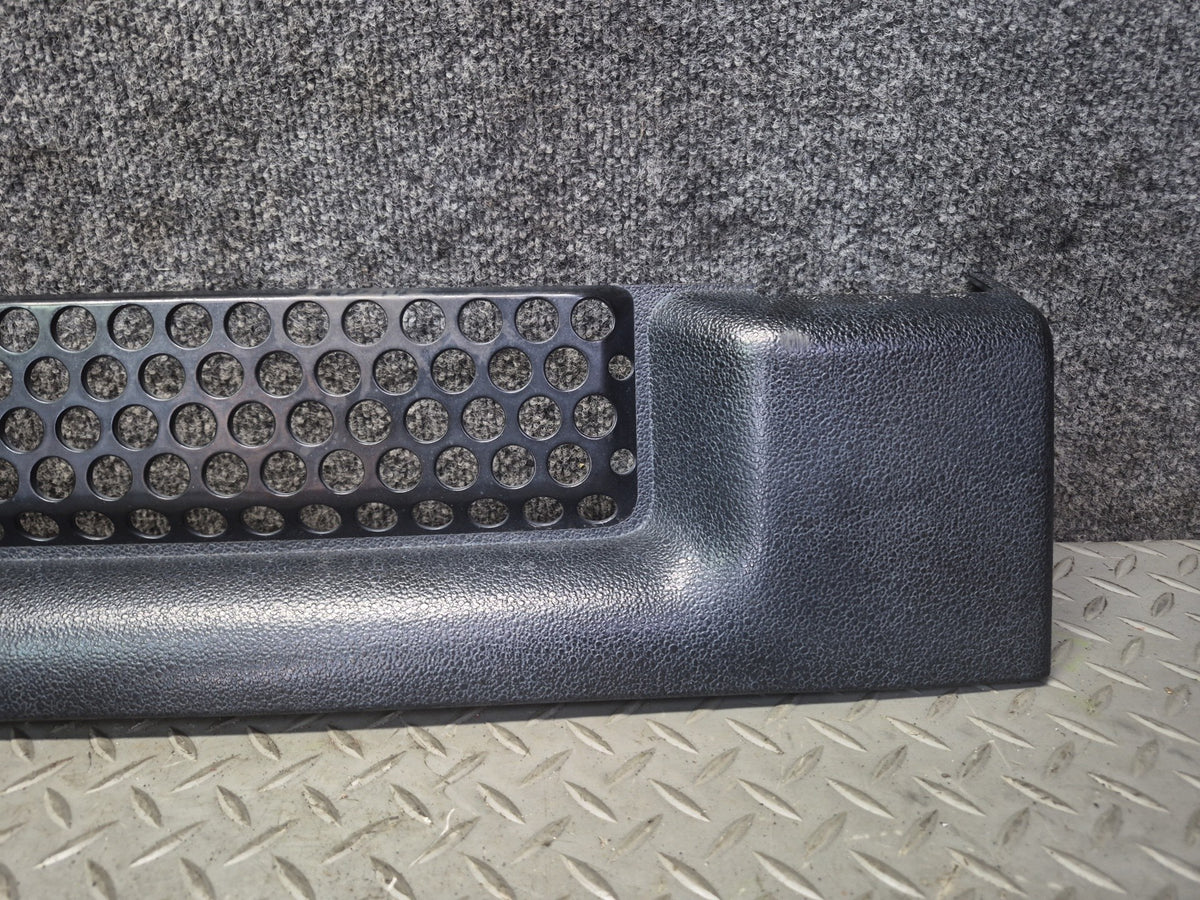 2003-2007 Hummer H2 Front Bumper Radiator Lower Grille Molding 15078155