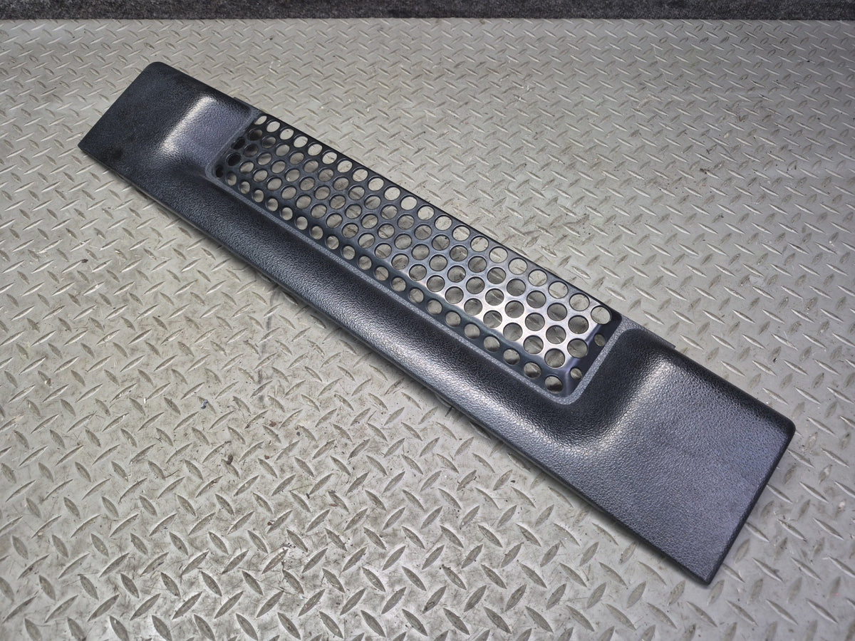 2003-2007 Hummer H2 Front Bumper Radiator Lower Grille Molding 15078155