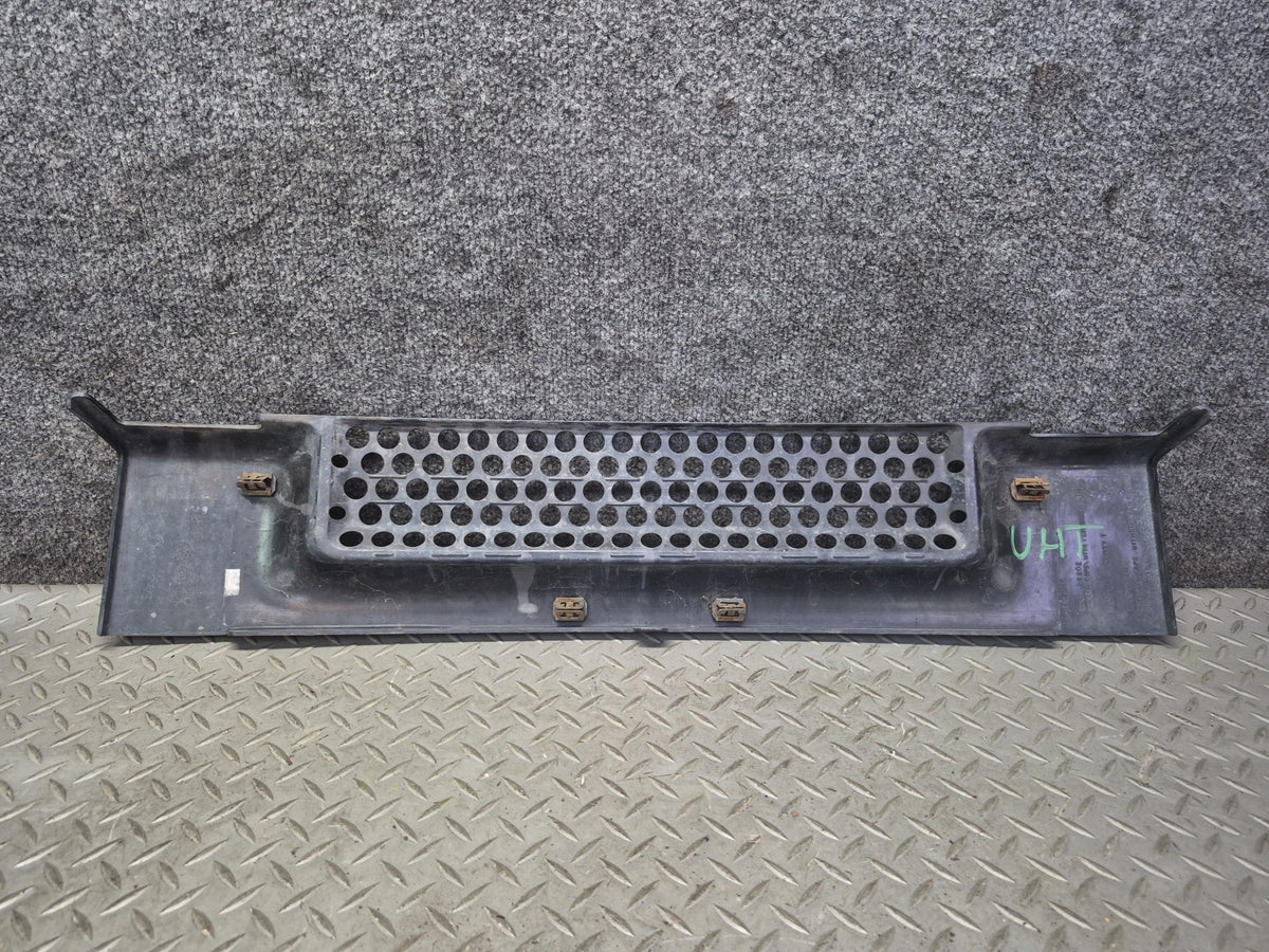 2003-2007 Hummer H2 Front Bumper Radiator Lower Grille Molding 15078155