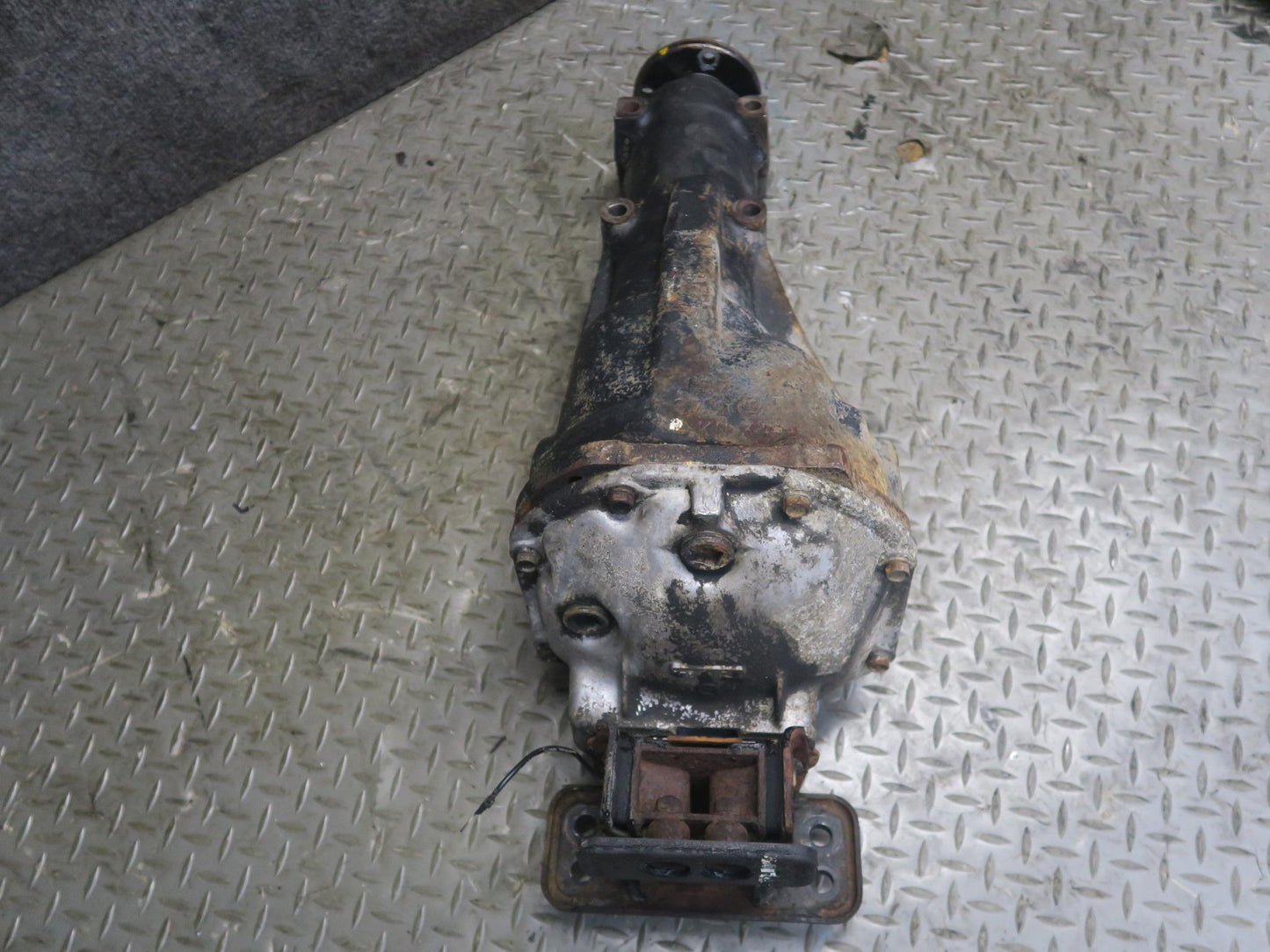 87-89 Nissan Z31 300ZX Turbo Rear Axle Differential Carrier 3.7 Ratio LSD OEM