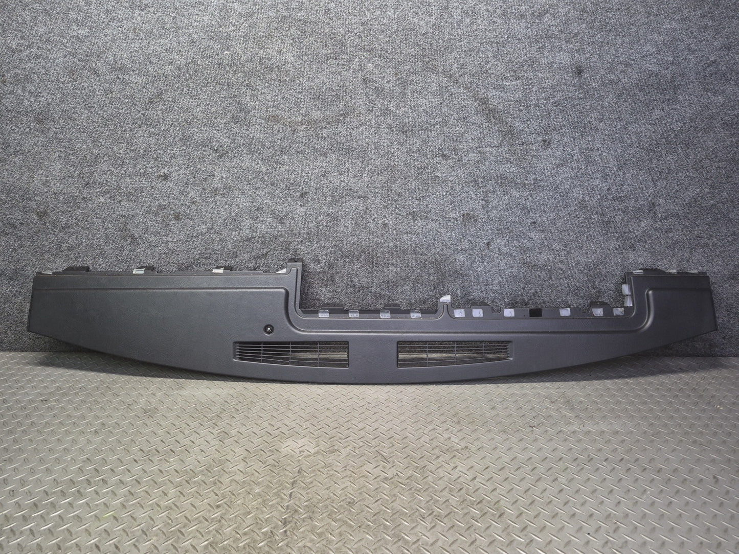 2003-2007 Hummer H2 Dash Upper Defrost Air Vent Grille Trim Panel 15102556