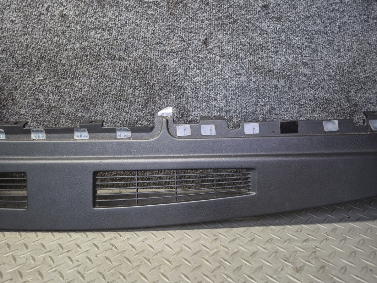 2003-2007 Hummer H2 Dash Upper Defrost Air Vent Grille Trim Panel 15102556