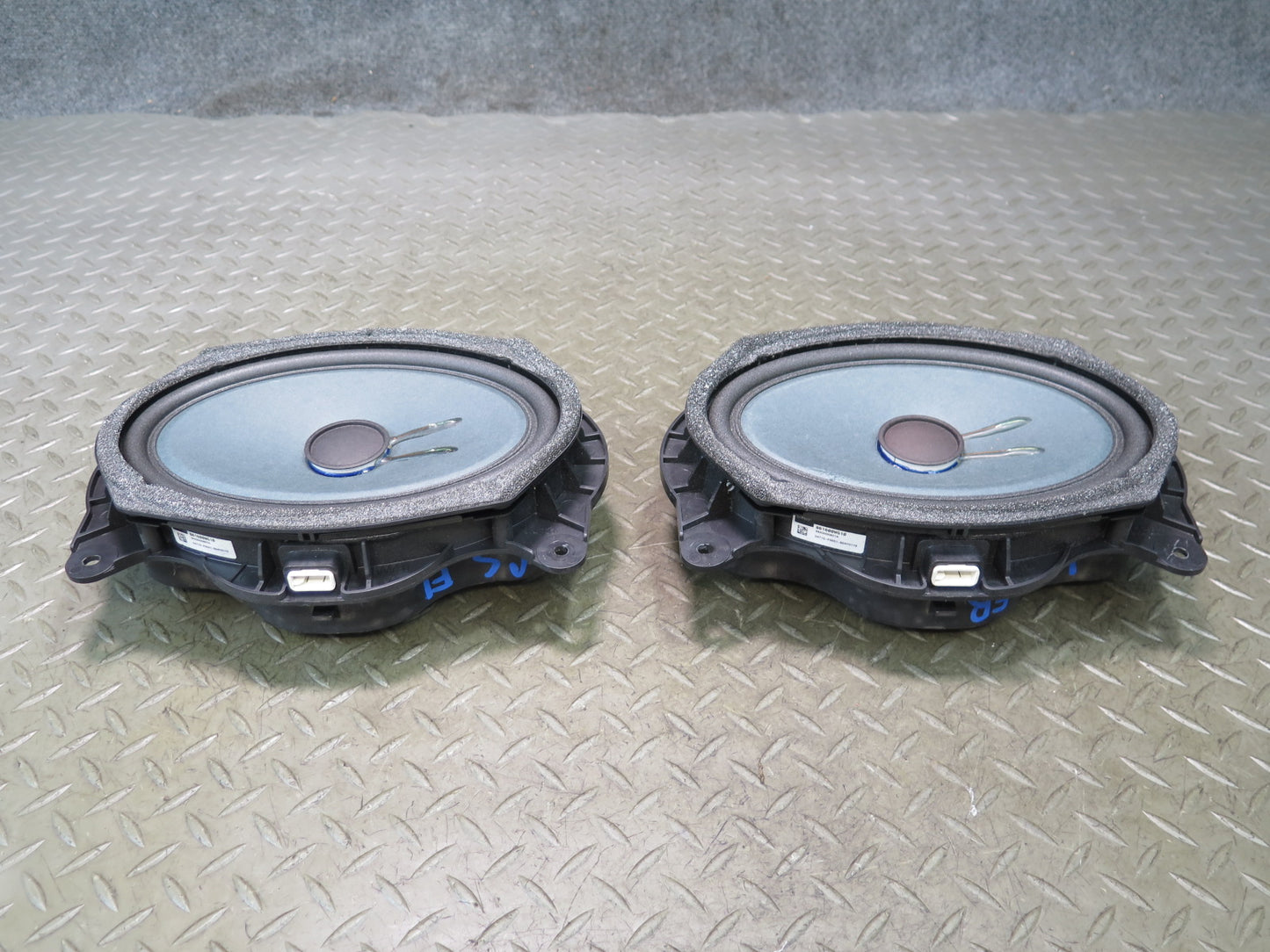 08-16 Lexus UVF46L LS600h Set of 2 Front Door Mark Levinson Speaker OEM