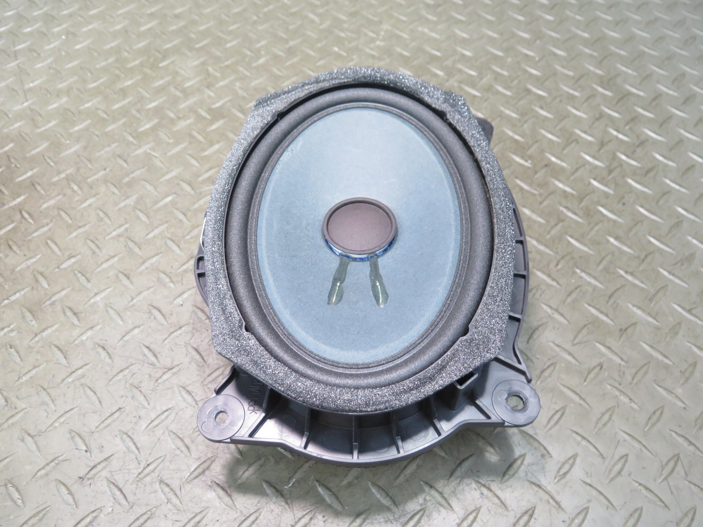 08-16 Lexus UVF46L LS600h Set of 2 Front Door Mark Levinson Speaker OEM