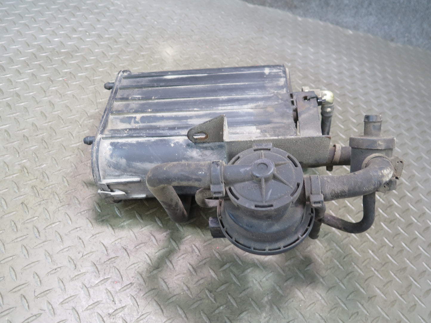 05-06 Dodge RAM SRT10 DR Fuel Evap Vapor Charcoal Canister Assy 05290428AC OEM