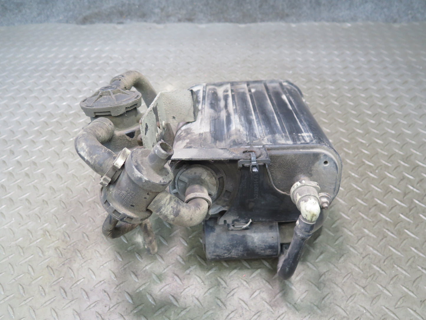 05-06 Dodge RAM SRT10 DR Fuel Evap Vapor Charcoal Canister Assy 05290428AC OEM