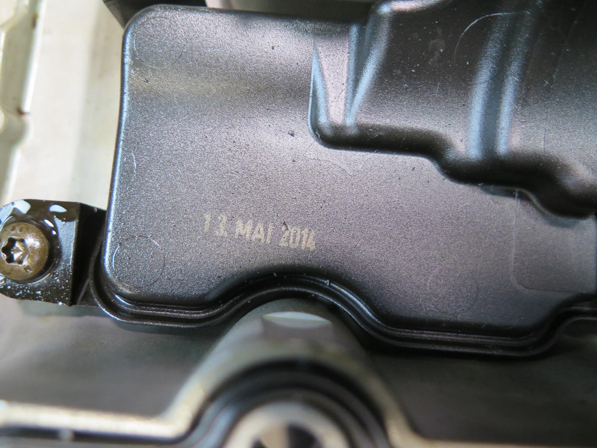 2014-2016 Porsche Panamera 970 3.0L Engine Left Side Cylinder Head Valve Cover