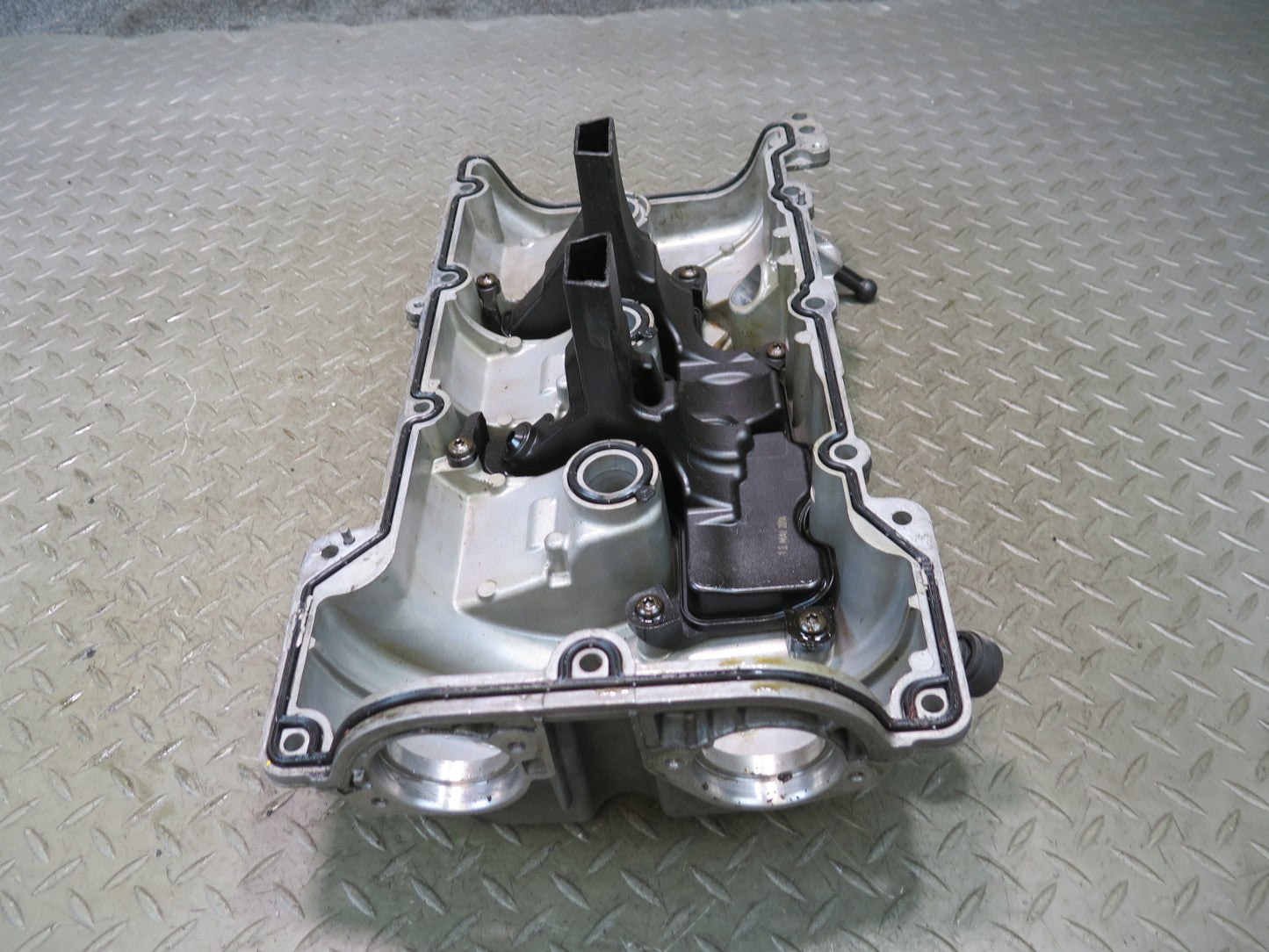 2014-2016 Porsche Panamera 970 3.0L Engine Left Side Cylinder Head Valve Cover