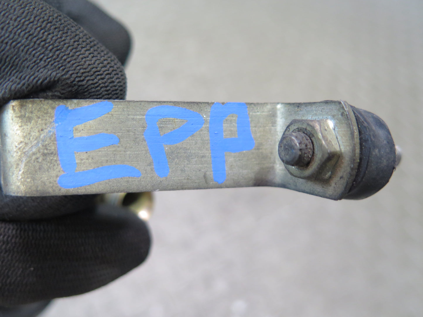 2014-2016 Porsche Panamera 970 3.0L Engine Fuel Pressure Regulator Assembly