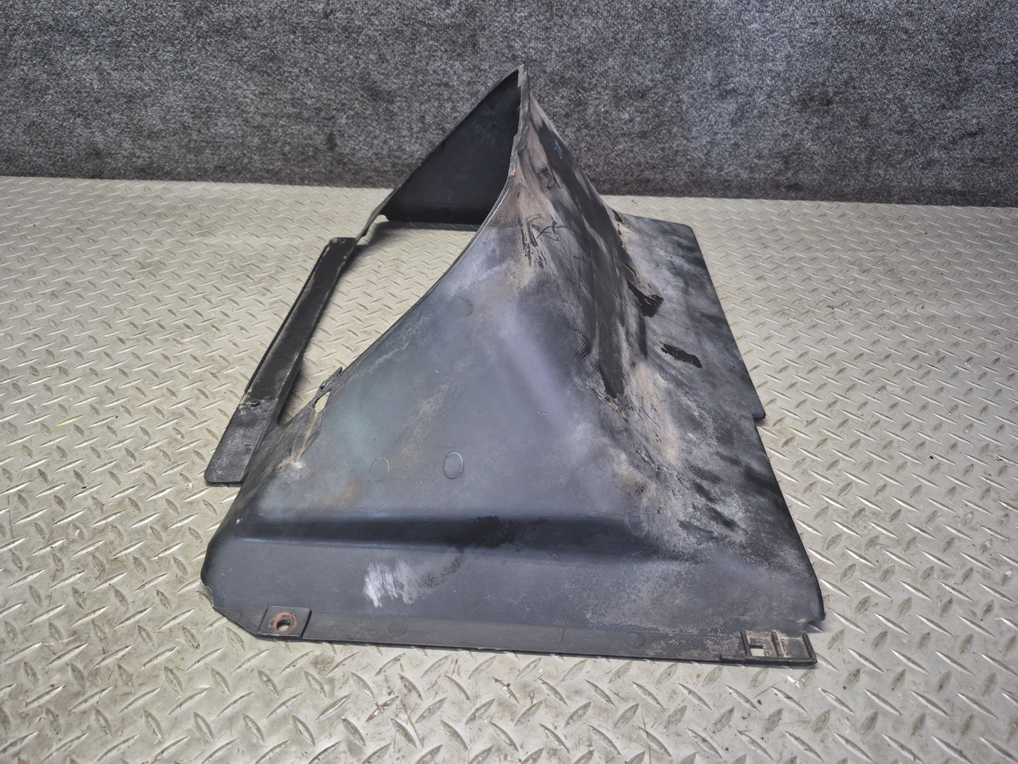 84-89 Nissan Z31 300ZX NA Engine Cooling Fan Motor Lower Shroud Cover OEM