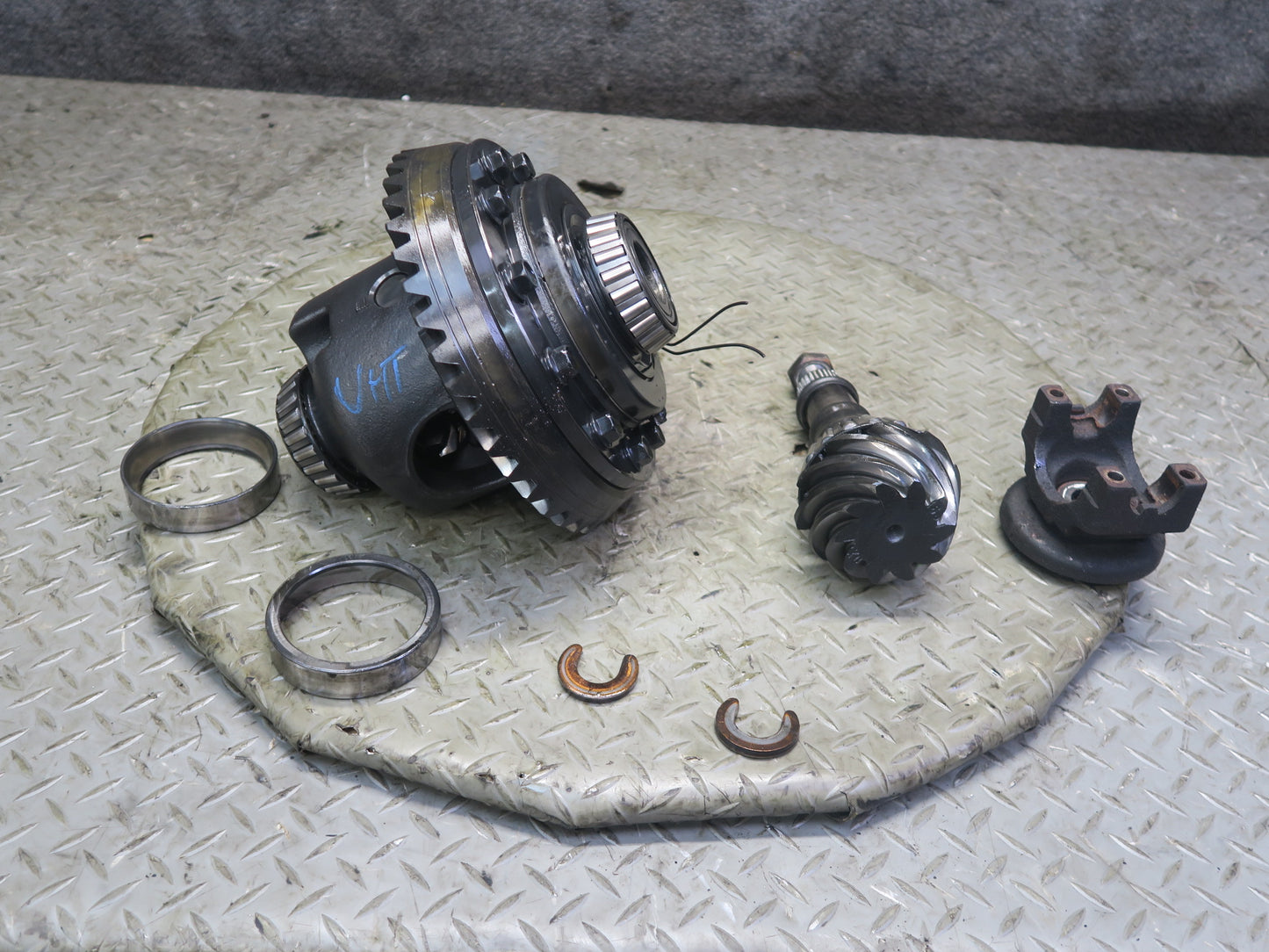 2003-2005 Hummer H2 Rear Differential 4.10 Ratio Ring & Pinion Gear Set