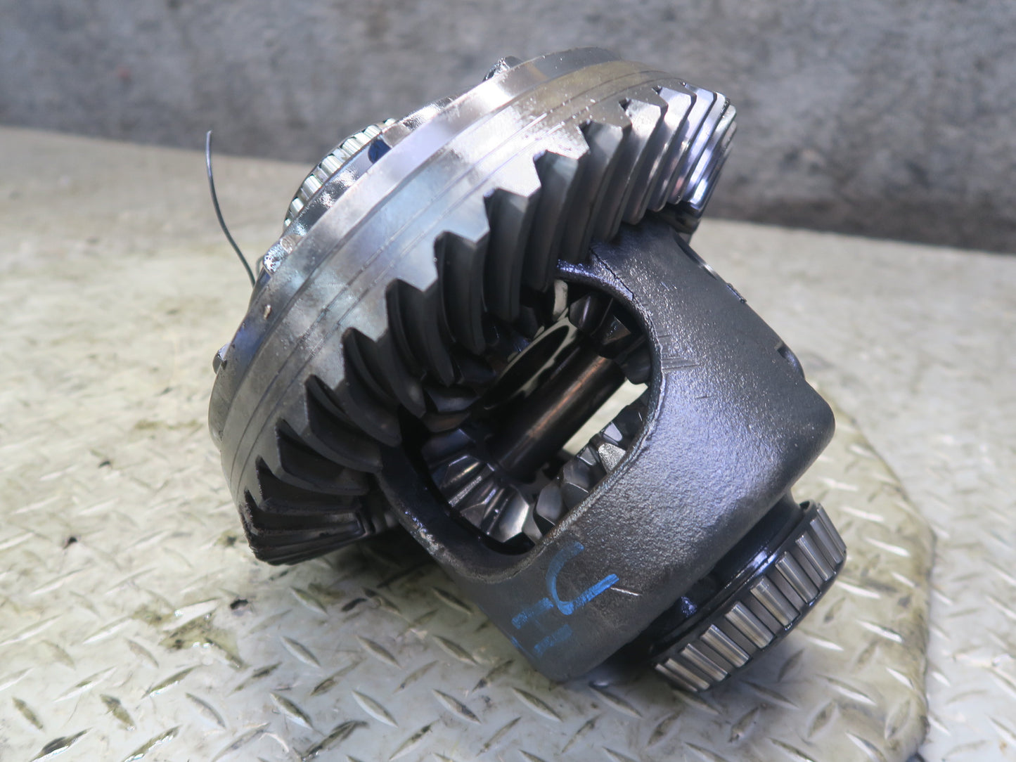 2003-2005 Hummer H2 Rear Differential 4.10 Ratio Ring & Pinion Gear Set