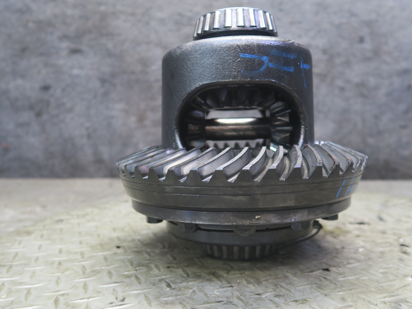 2003-2005 Hummer H2 Rear Differential 4.10 Ratio Ring & Pinion Gear Set