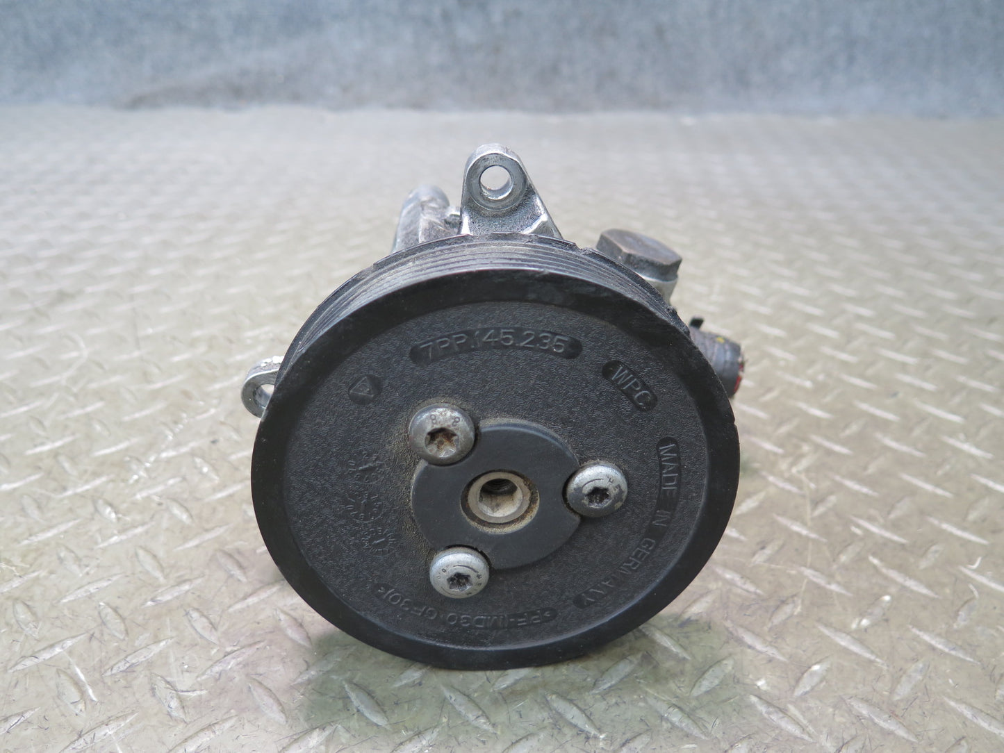 2014-2016 Porsche Panamera 970 3.0L Engine Power Steering Pump W/ Pulley