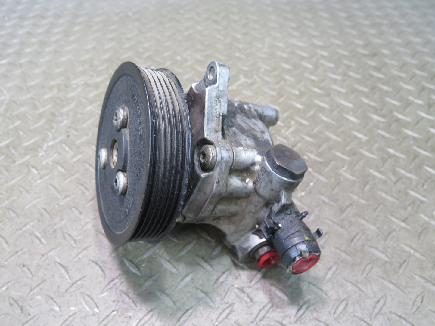 2014-2016 Porsche Panamera 970 3.0L Engine Power Steering Pump W/ Pulley