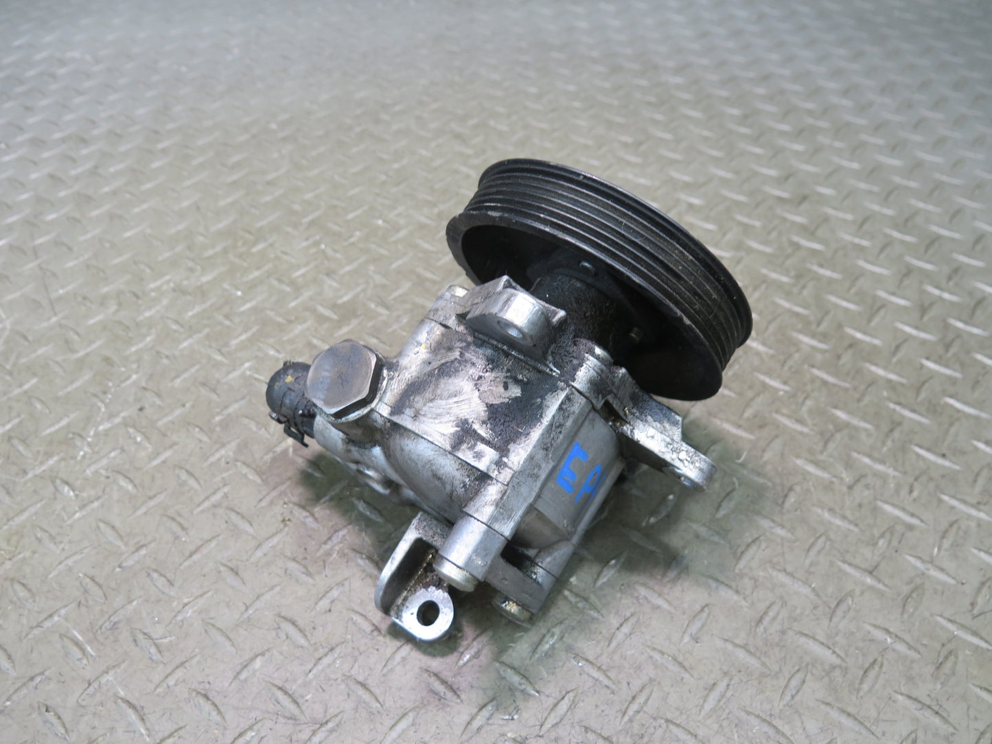 2014-2016 Porsche Panamera 970 3.0L Engine Power Steering Pump W/ Pulley