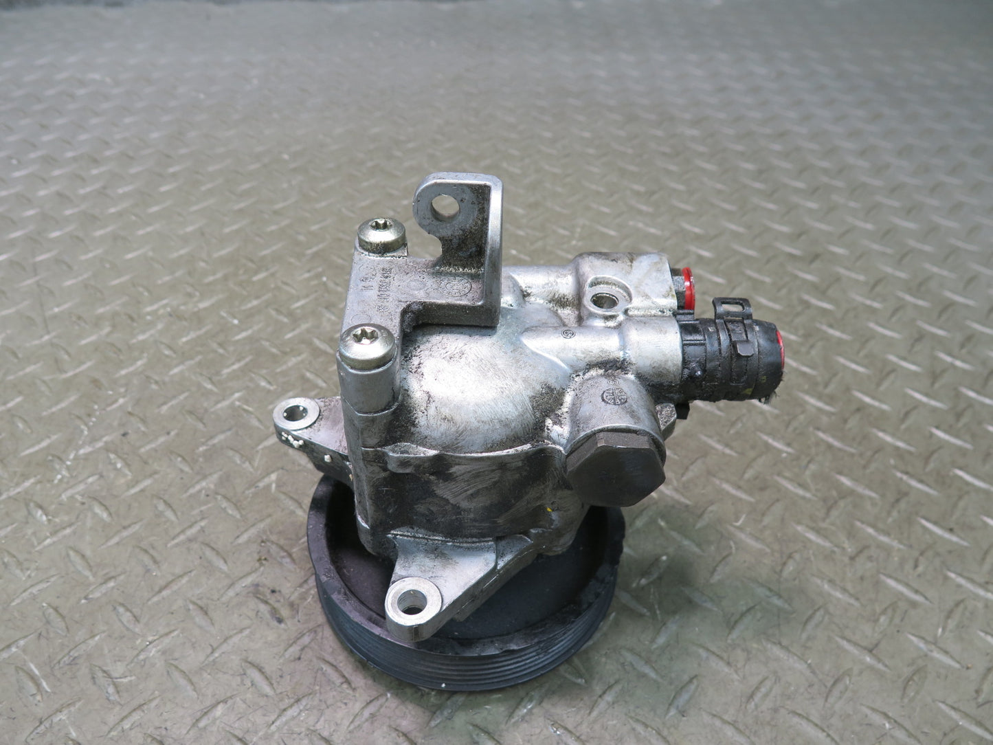 2014-2016 Porsche Panamera 970 3.0L Engine Power Steering Pump W/ Pulley