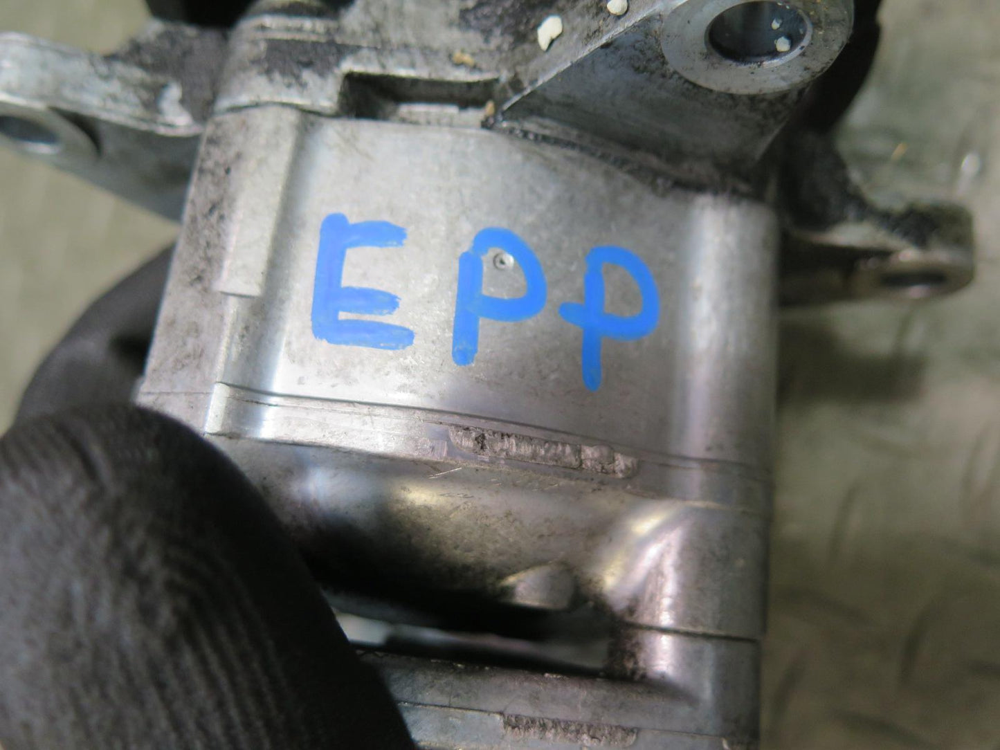 2014-2016 Porsche Panamera 970 3.0L Engine Power Steering Pump W/ Pulley