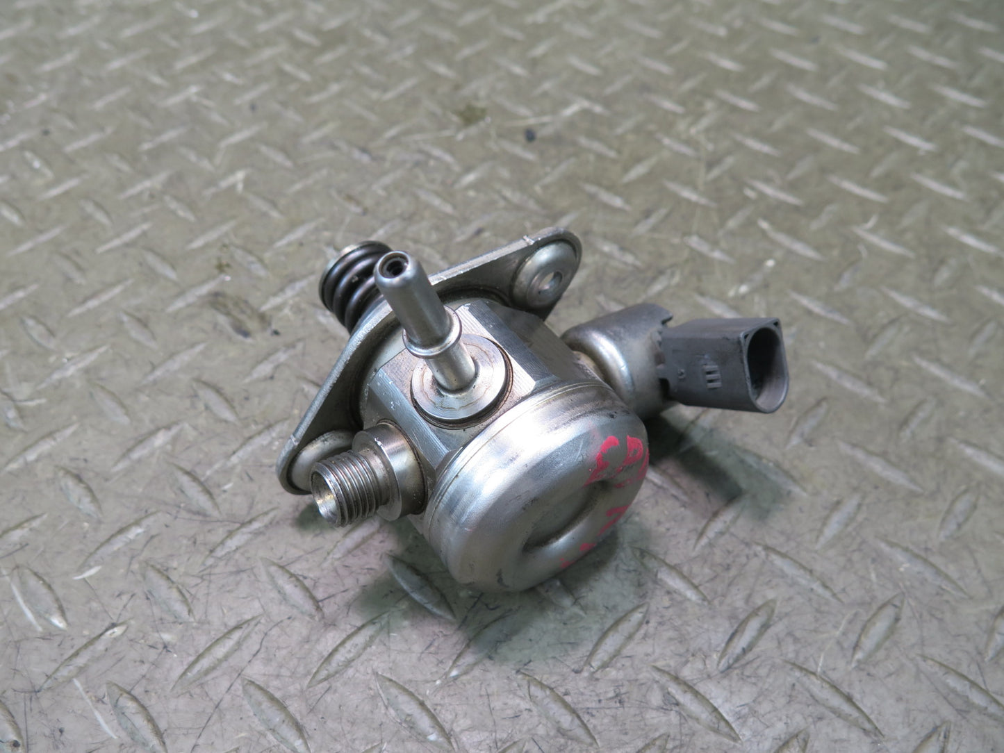 2014-2016 Porsche Panamera 970 3.0L Engine High Pressure Fuel Pump