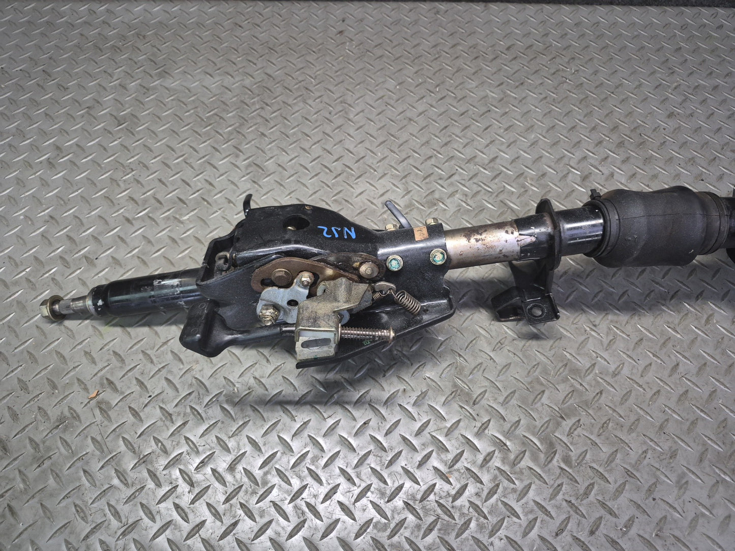 87-89 Nissan Z31 300ZX NON Turbo Steering Column w U Joint Shaft Assembly OEM