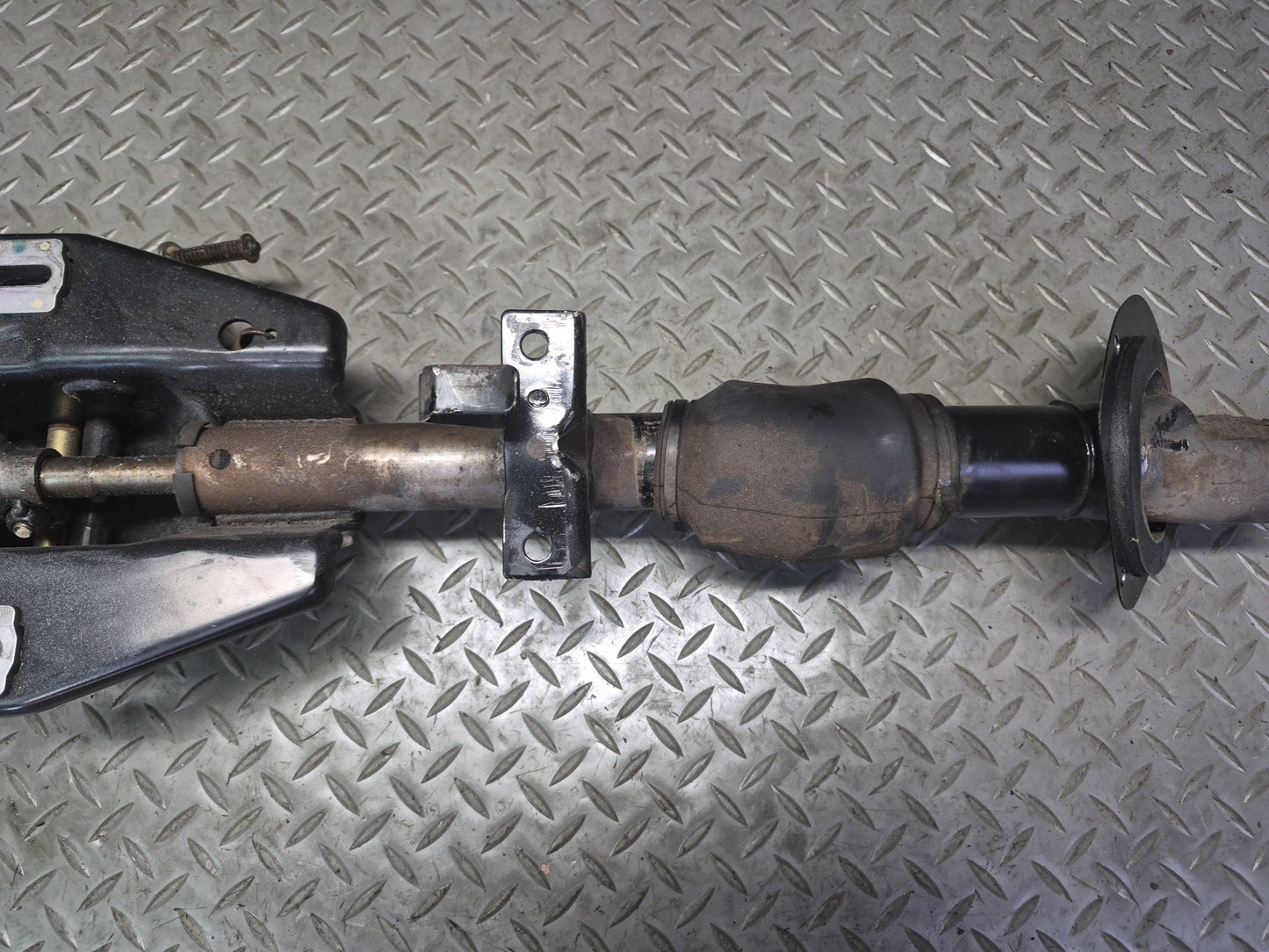 87-89 Nissan Z31 300ZX NON Turbo Steering Column w U Joint Shaft Assembly OEM