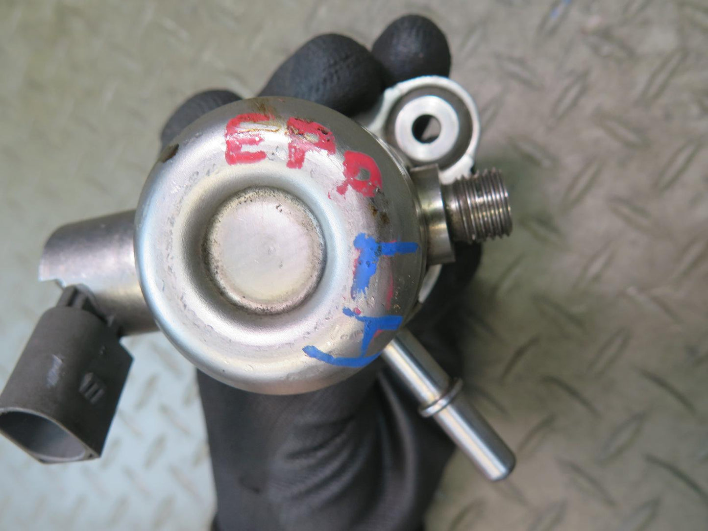 2014-2016 Porsche Panamera 970 3.0L Engine Left Side High Pressure Fuel Pump