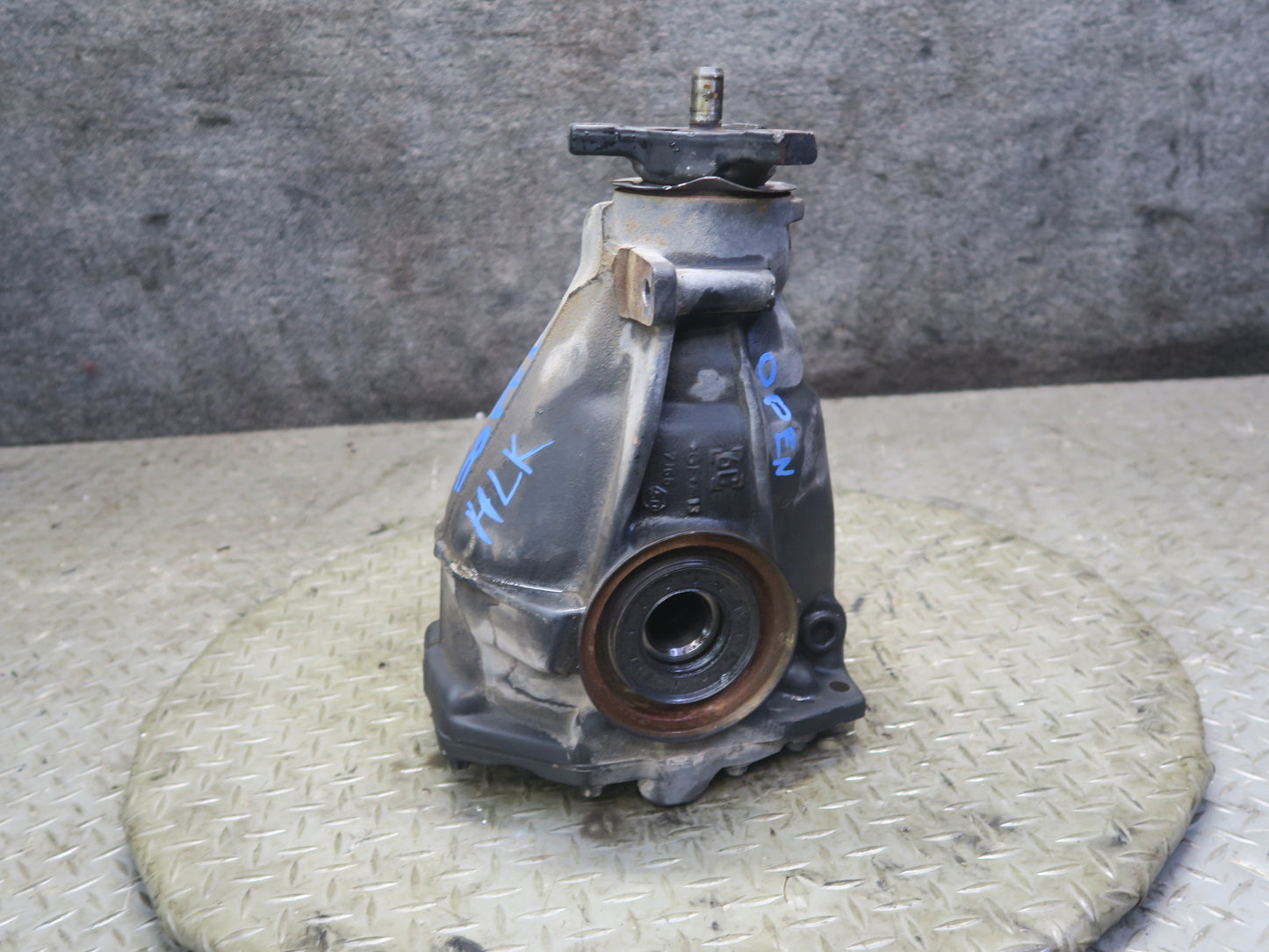 05-11 Mercedes R171 SLK350 RWD Rear Axle Differential Carrier 3.27 Ratio OEM